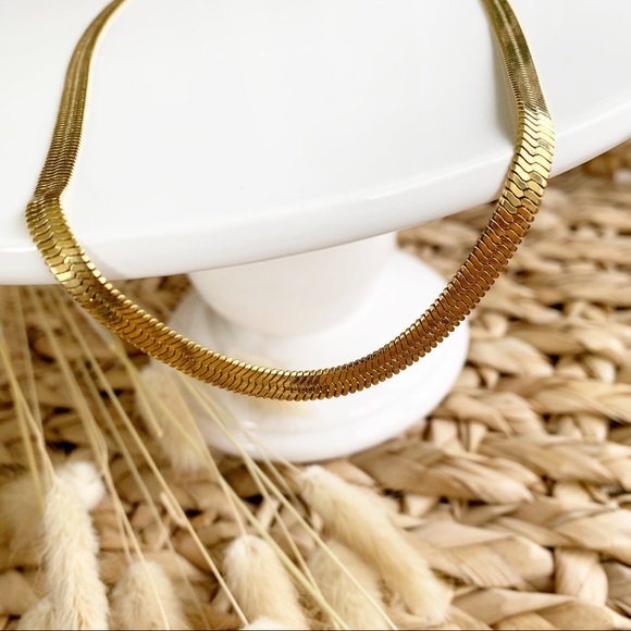 18K Gold Herringbone Flat Chain Necklace 5mm - Picture 8 of 12